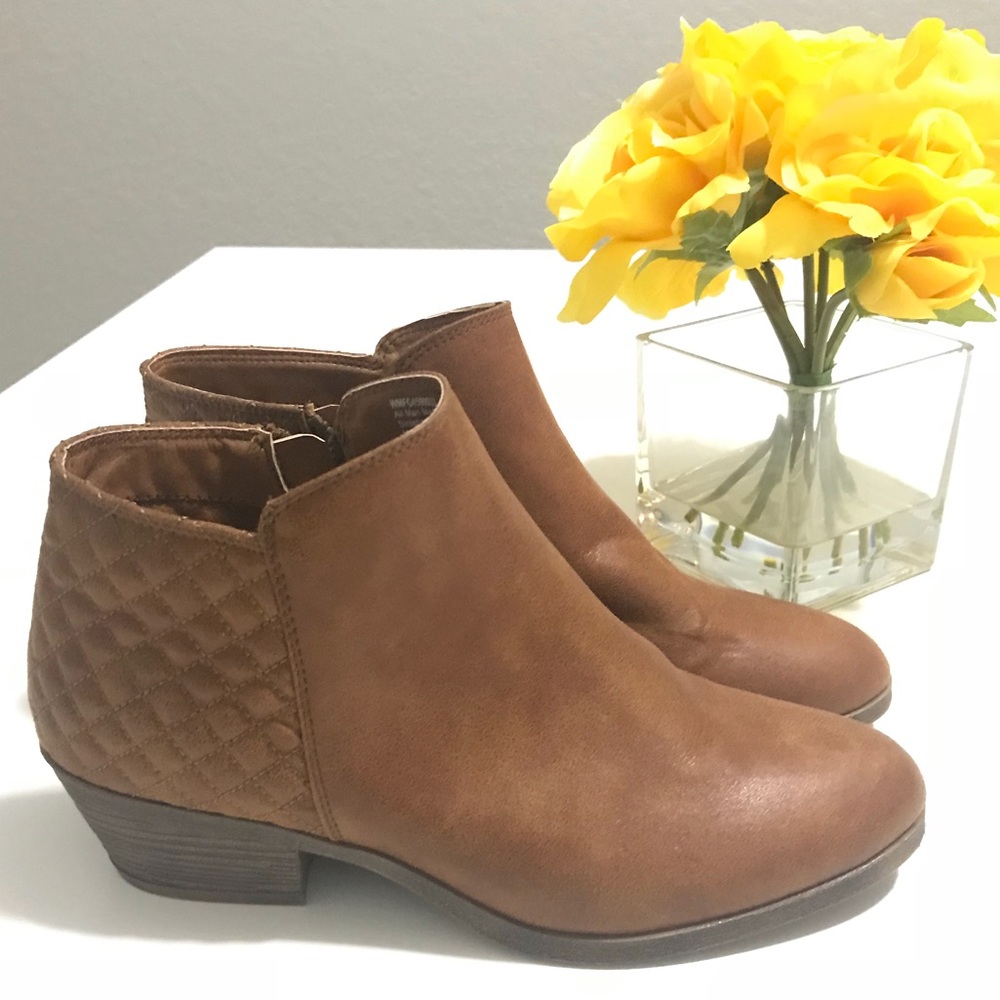 Cognac/tan ankle booties